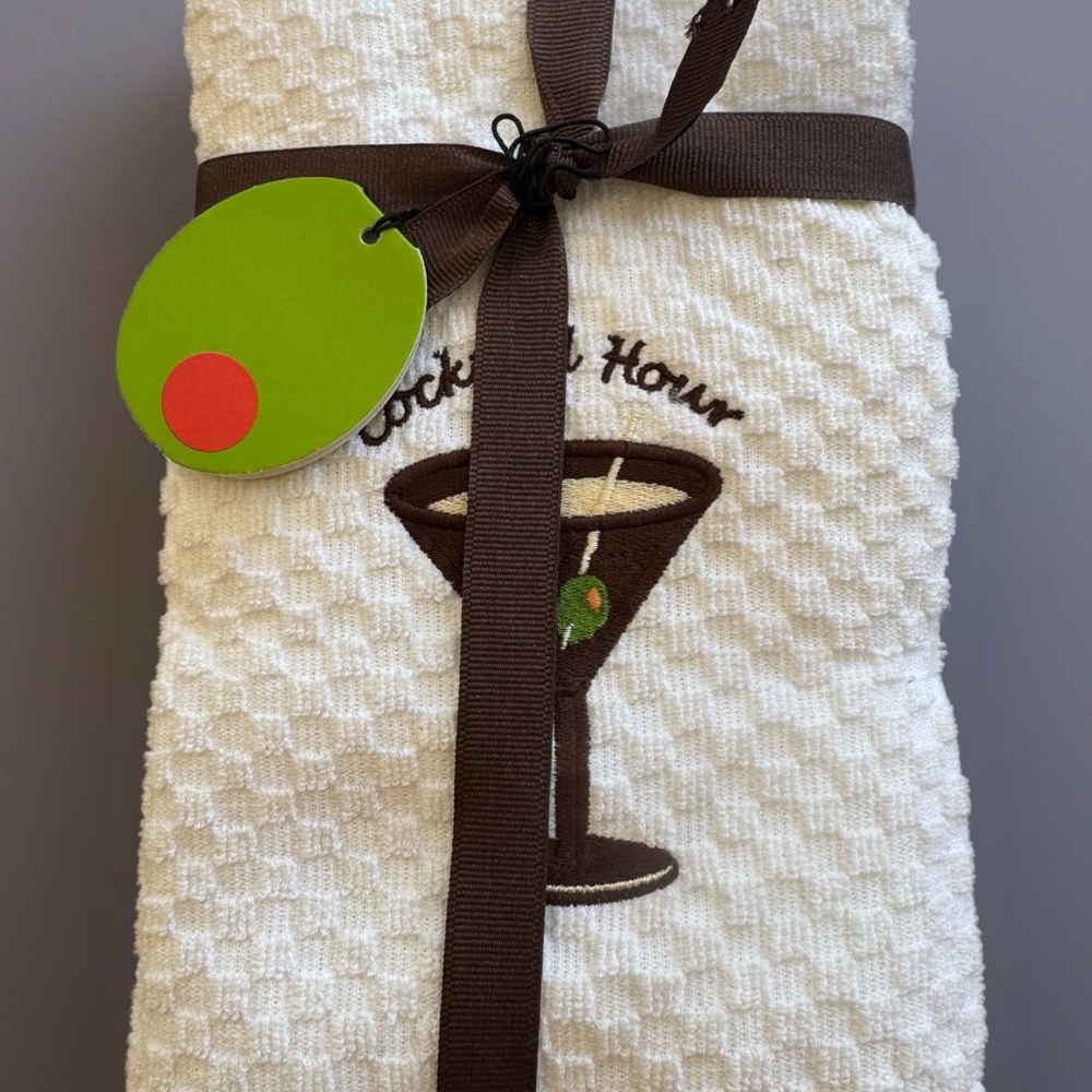 🍸Pier 1 White and Brown Hand Towel
